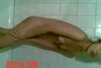 Узбечка голая попала на камеру во время принятия душа