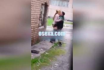 Публичное узбекское порно. Муж трахает жену на улице